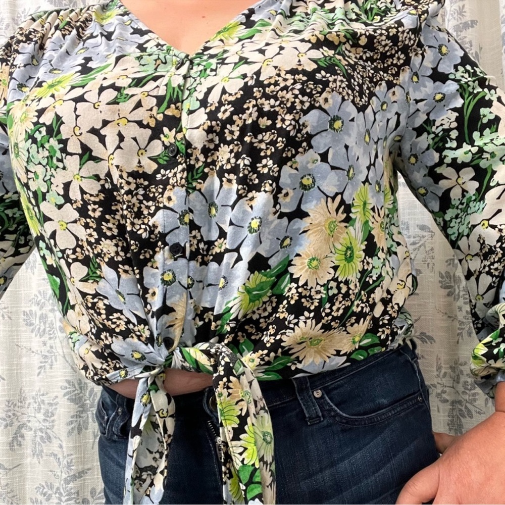H&M green floral blouse “Size L”